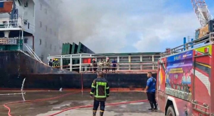 KM Bintang Mas HSB 7 Terbakar di Dermaga Citra Belawan
