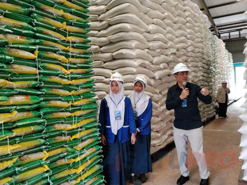 Kunjungi BULOG Sumut, Pelajar SMP di Medan Pelajari Soal Ketahanan Pengan