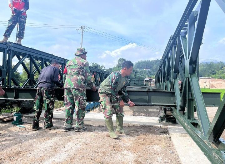 Kodim 0210/TU Rampungkan Jembatan Modular di Desa Hutagalung Siwaluompu
