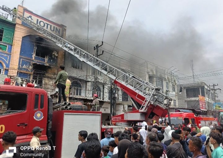 Polres Pelabuhan Belawan, Polsek Medan Labuhan Amankan Lokasi Kebakaran di Marelan