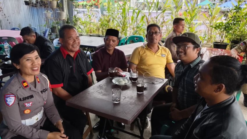 Kasat Lantas Polres Dairi IPTU Rotua Sipayung Bersinergi Dengan Awak Media Di MTQ Dairi