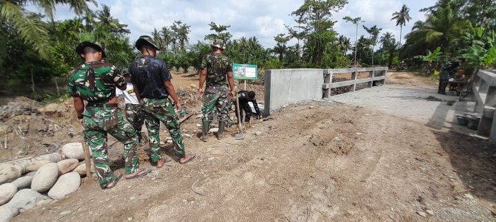 Perlancar Mobilitas Warga Pasar Rawa, Pembangunan Jembatan TMMD 128 Meningkatkan Perekonomian
