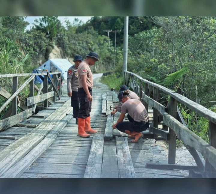 Perkuat Infrastruktur Desa, Brimob Sumut Lakukan Perbaikan Jembatan Gotting