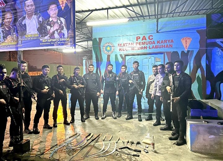 Brimob Patroli Dikawasan Rawan Curas Dan Curat Diamankan Sajam Serta Miras