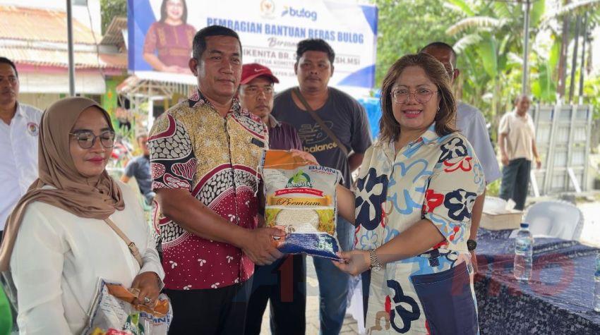 BULOG Sumut dan Senator DPD Salurkan Beras dan Minyak Goreng Premium