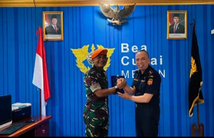 Komandan Resiman Arhanud 1 Pasgat Bersama Para Perwira Kunjungi Kantor Bea Cukai Medan