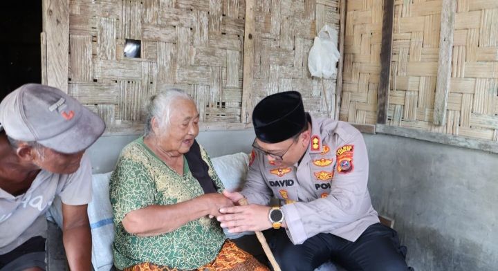 Kapolres Langkat Tunjukkan Kepedulian terhadap Lansia di Secanggang, Humanisme Polri Hadir di Tengah Masyarakat