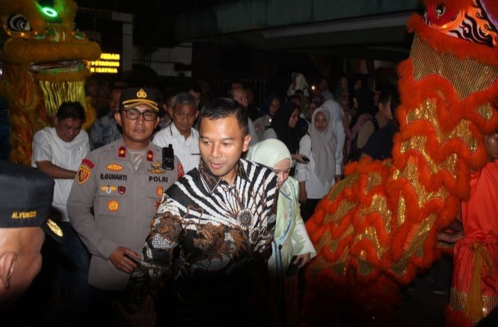 Dandim 0201/Medan Bersama Ketua Persit KCK Cabang XI Hadiri Acara Hari Waisak 2026 Lapangan Benteng