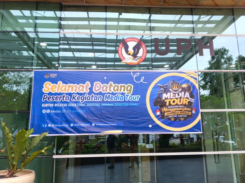 &lrm;Imigrasi Sumut Diduga "Main Mata" dengan WNA Singapura Pemasok Bahan Baku Vape Narkoba, Wartawan "Pilihan" Dijejali Kegiatan Tertutup di Hotel Mewah