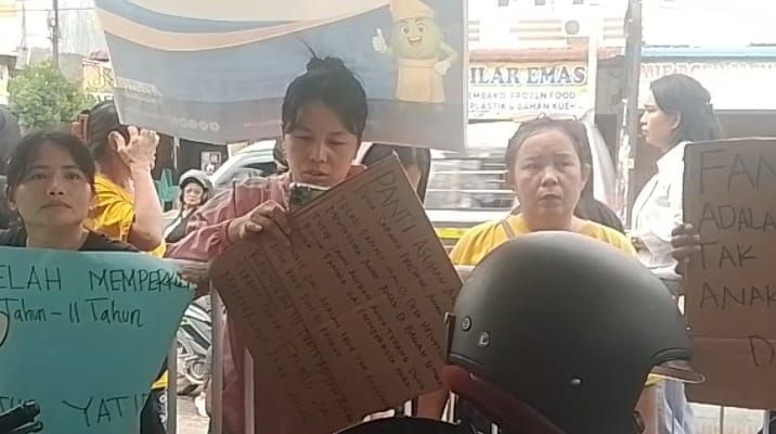 Warga Labuhan Deli Geruduk Kantor Camat, Desak Polisi Tangkap Pelaku Pencabulan Anak di Panti Asuhan Terang Dunia