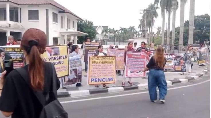 Gawat Pak Kapolri? Massa Mengaku Dilarang Berunjuk Rasa di Depan Rumah Dinas Kapolda Sumut, Namun Diarahkan hingga Berorasi di Depan Rumah Gubsu