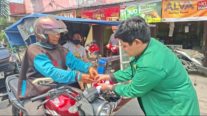 Sambut HUT RI ke-81, GPMI Bersama Polda Sumut Bagikan 1.000 Bendera Merah Putih untuk Pengguna Jalan