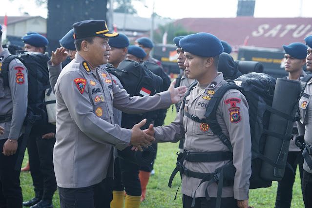 Polda Sumut Siagakan 100 Personel Brimob dan Peralatan Lengkap Pasca-Erupsi Gunung Sinabung