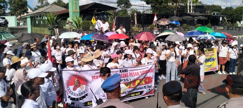 &ldquo;Ekonomi Lagi Sulit&rdquo; Ratusan Pedagang P3S Serbu DPRD Dairi Tolak Kenaikan ILP Sepihak