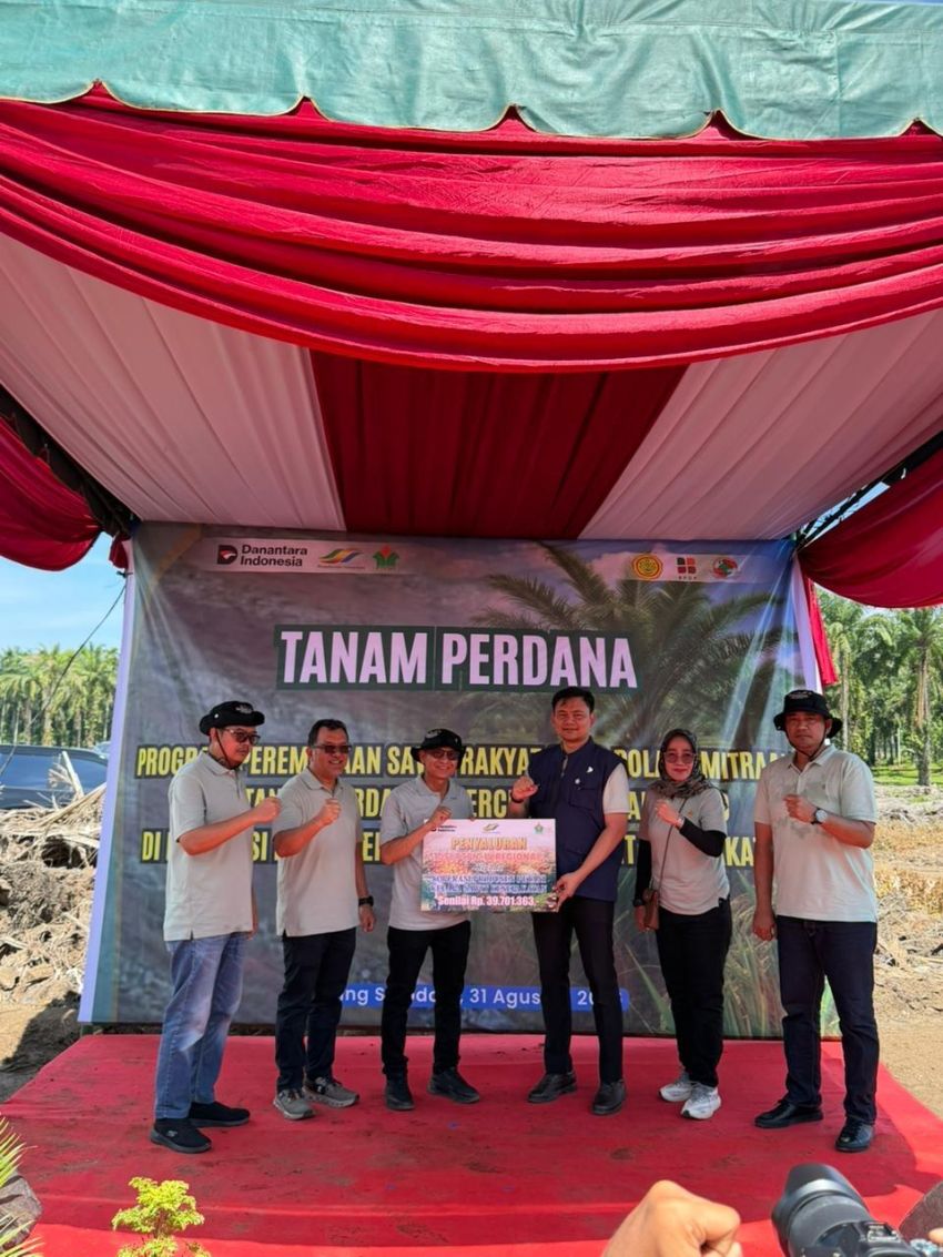 Tak Sekadar Hadir, Arya Sandhiyuda Juga Salurkan Bantuan PalmCo untuk KPKS Kesepakatan