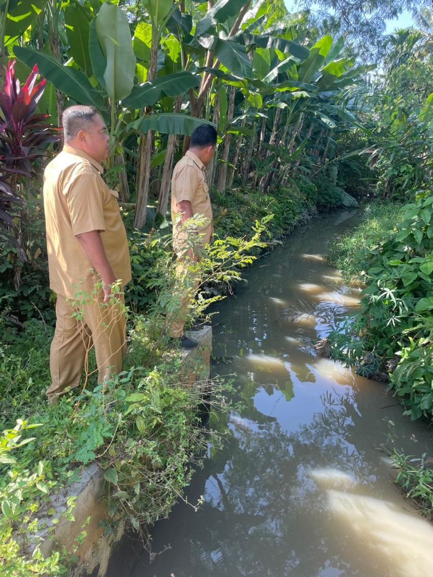 Saluran Parit di Sekitar CV Koranda Food Ditinjau Langsung Kasi Trantib Kecamatan Hamparan Perak, Ini Penjelasannya!