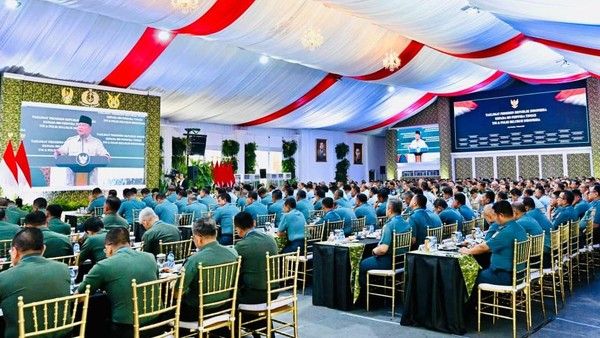 Presiden Prabowo Tekankan Kekompakan, Integritas, dan Kesiapsiagaan 800 Perwira Tinggi TNI-Polri di Istana