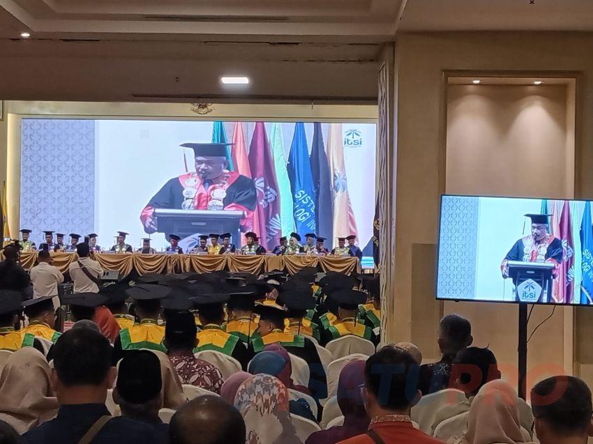 ITSI Medan Wisuda 445 Mahasiswa, Rektor: Lulusannya Sudah Direkrut Industri Sawit Sebelum Wisuda